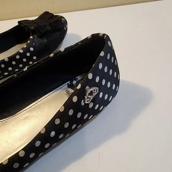 FERGALICIOUS Polka Dot Black Ballet Flats with Bow 5.5 - Picture 8 of 9